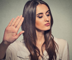 J’arrête de râler pour améliorer ma posture au travail selon Christine Lewicki